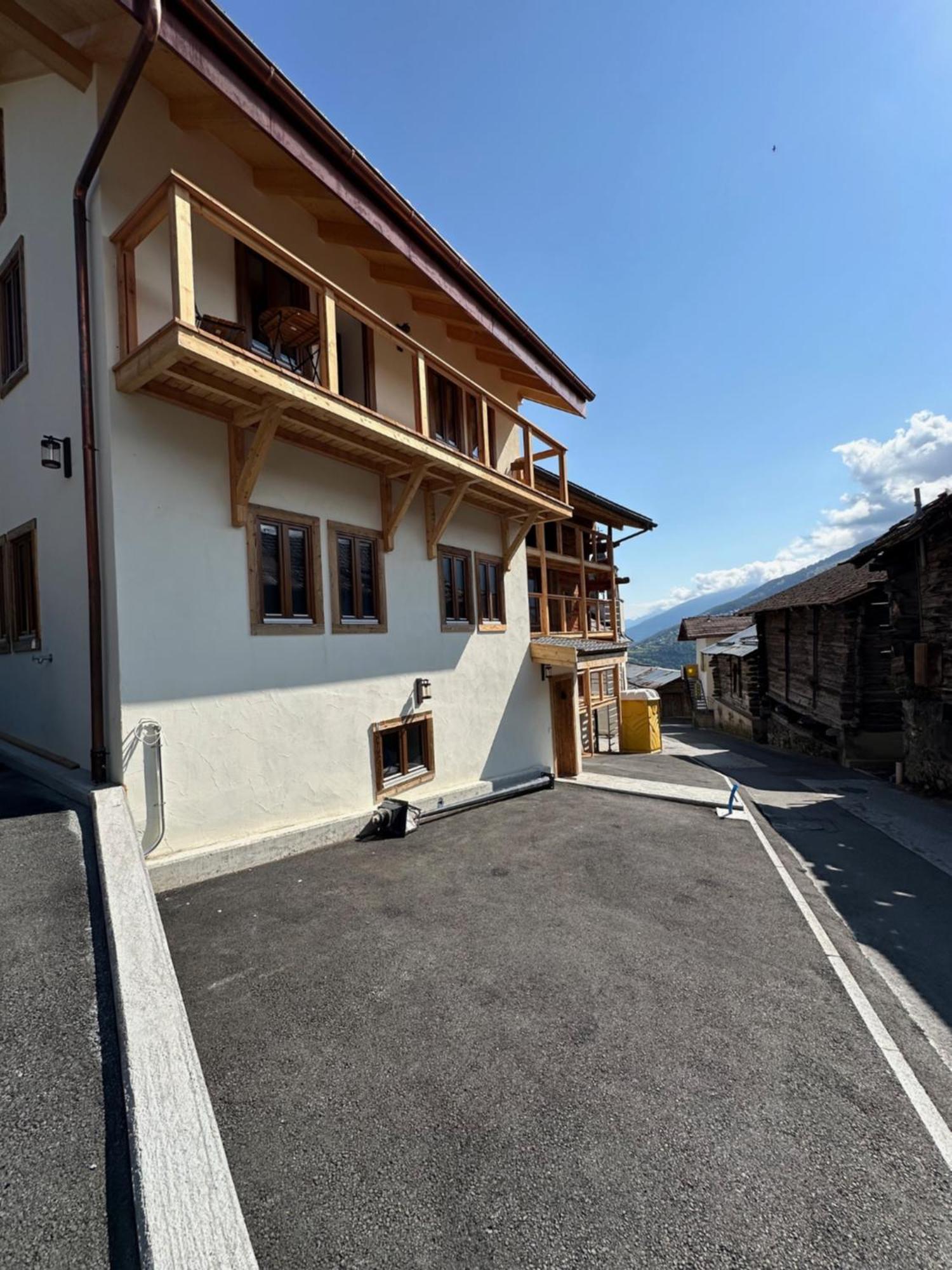Pilanous - E-alpine - Swiss Alps Apartamento